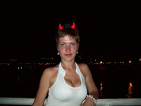 Скромница Лариса