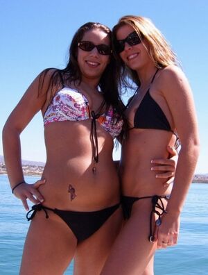 На море с подругой))