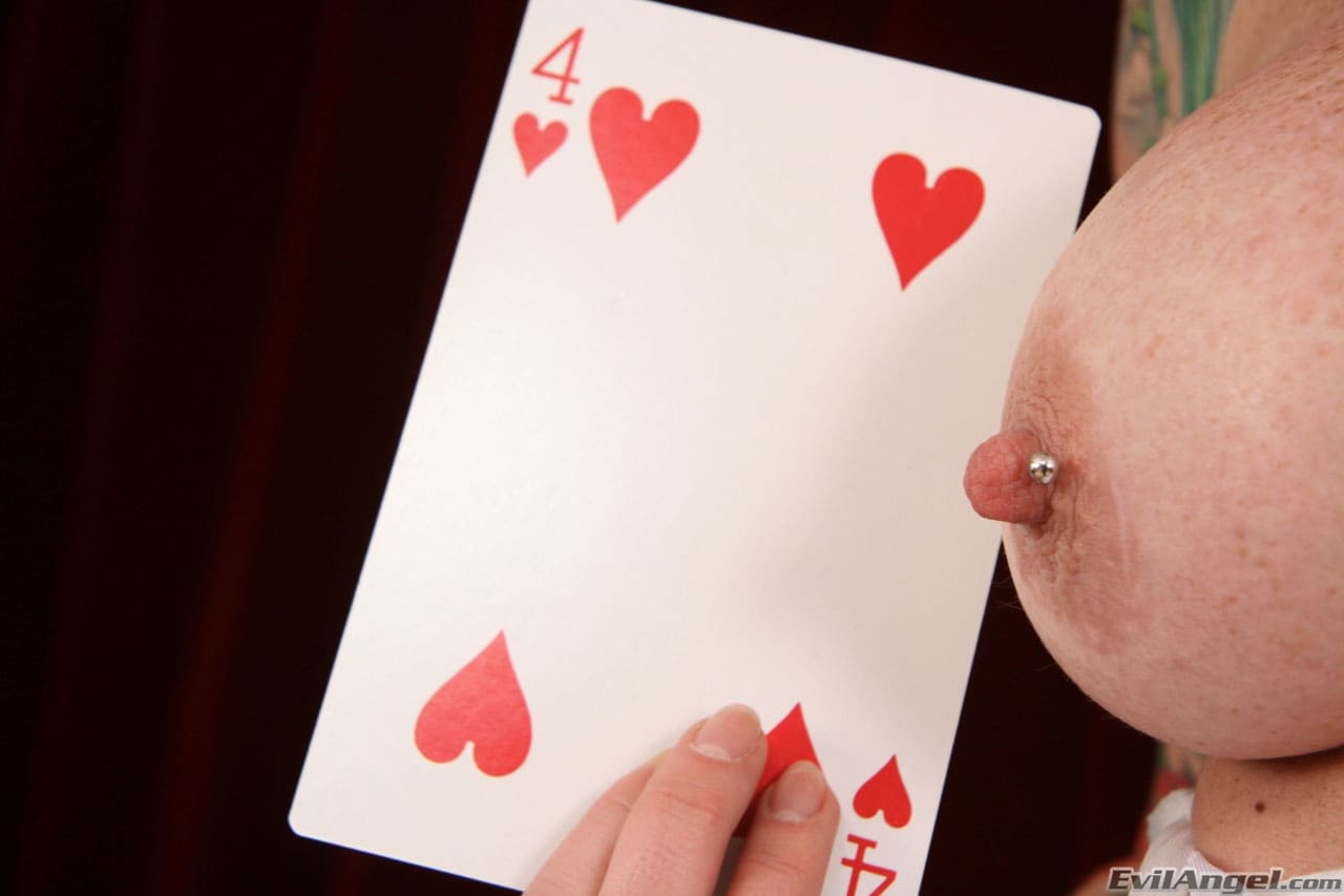 Глубокая анальная пропасть 3 | порно фото с тремя сучками