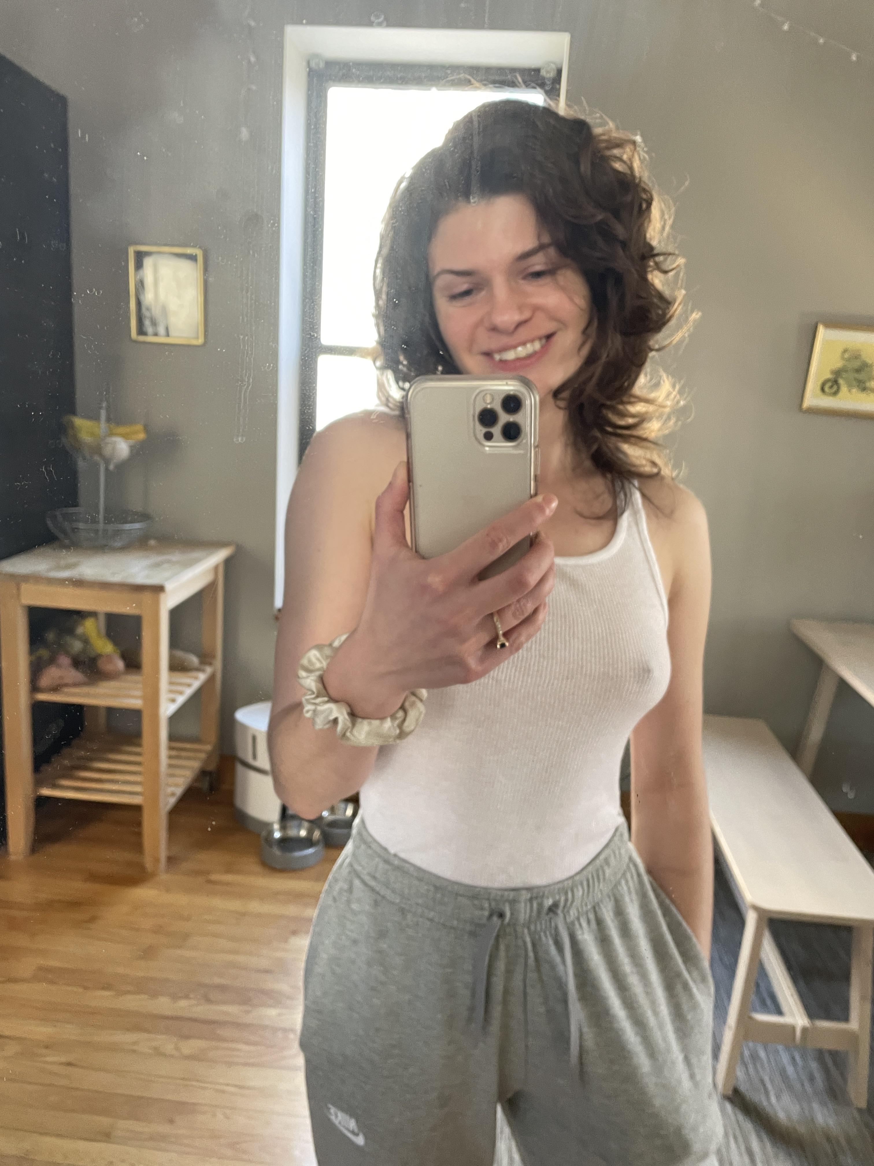 Домашние любительские порно фото замужней шлюшки жены