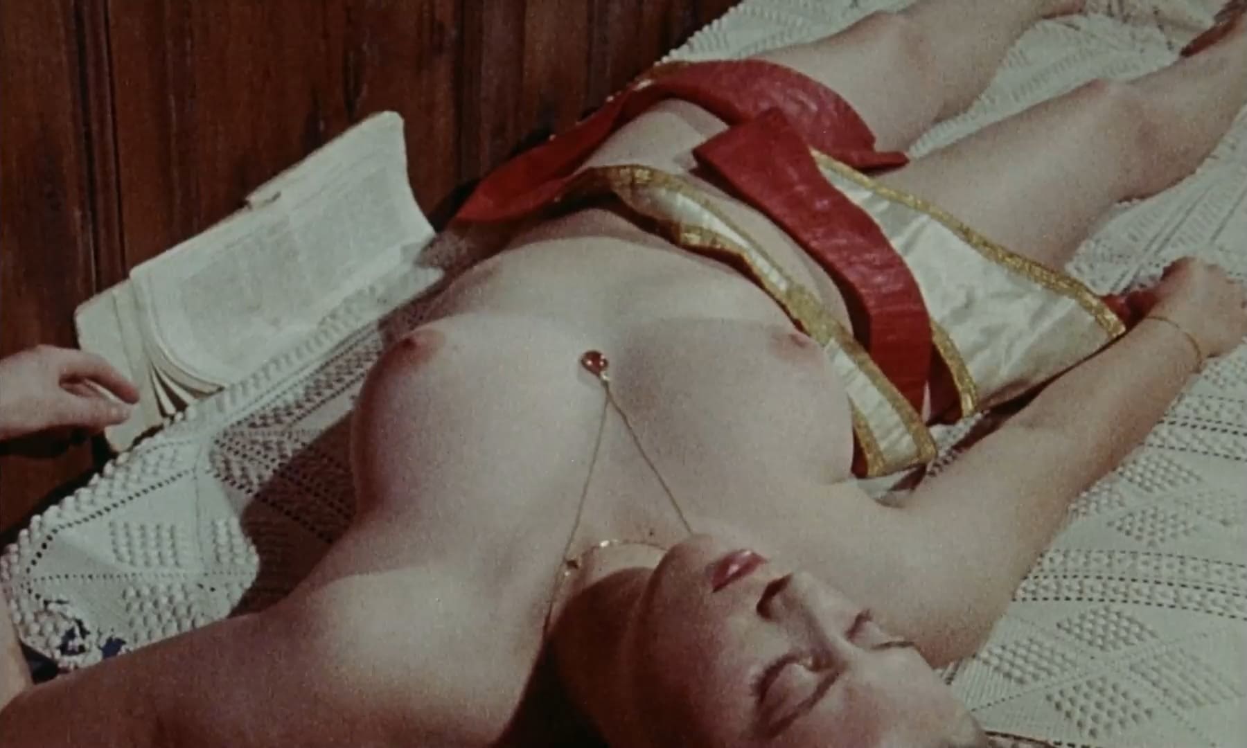 Эротические фото из фильма Аморальные истории (1974)