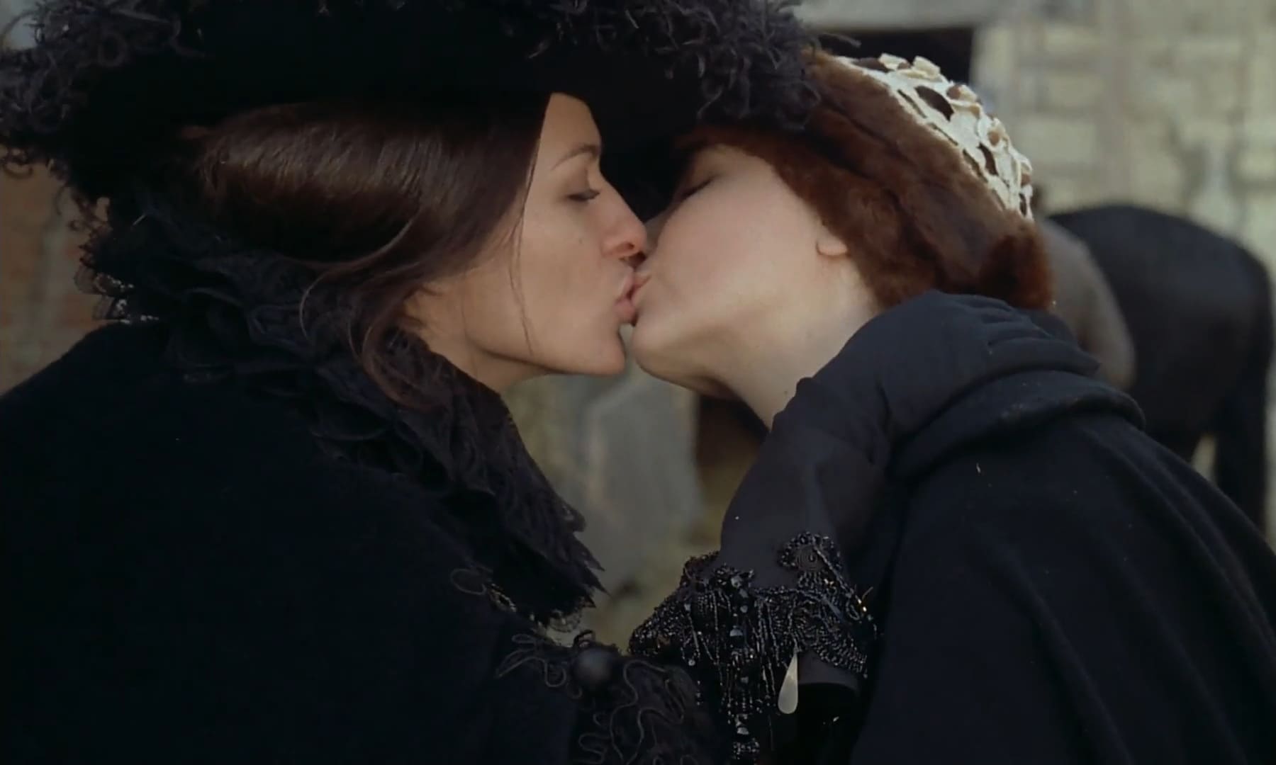 Эротические фото из фильма Аморальные истории (1974)